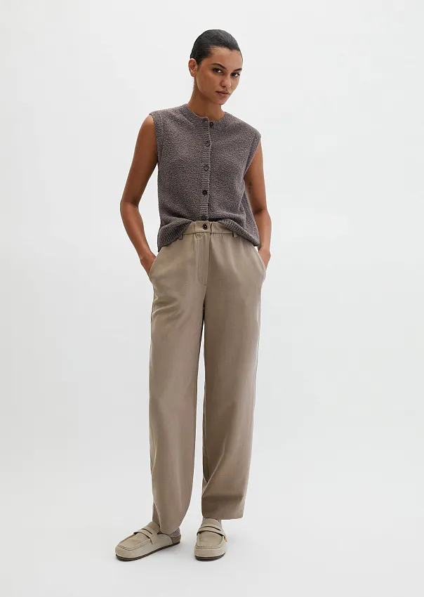 Жилет из буклированной пряжи