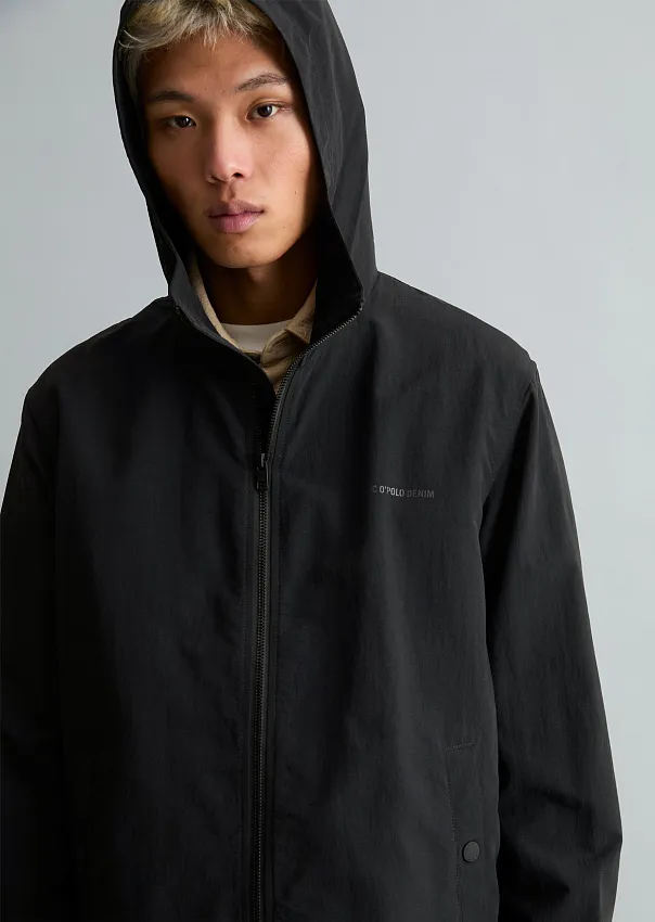 Ветровка из водоотталкивающего материала