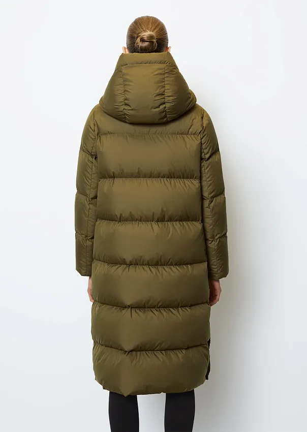 Длинный пуховик с капюшоном