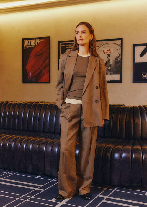 Светло-бежевый