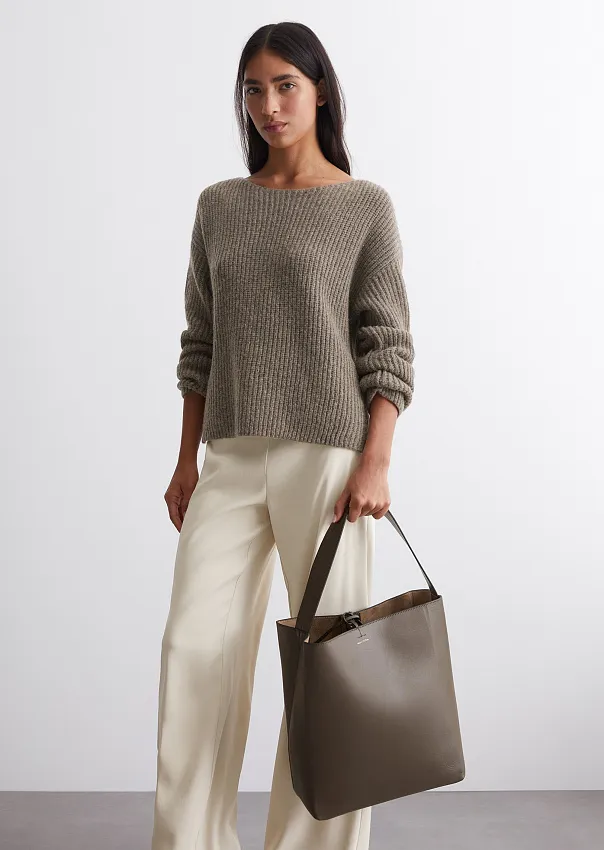 Сумка хобо из натуральной кожи