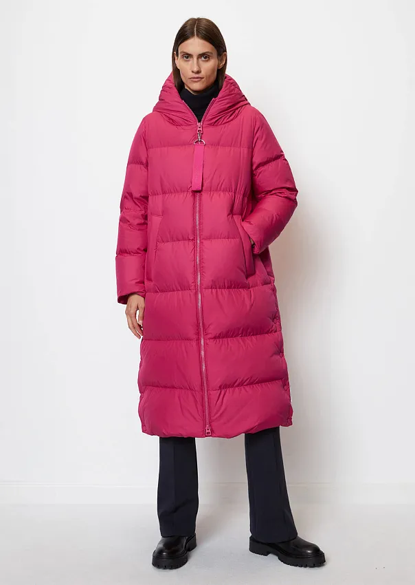 Длинный пуховик с капюшоном