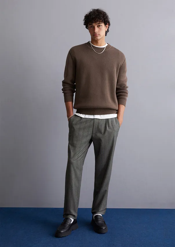 Зауженные брюки из переработанного полиэстера и вискозы