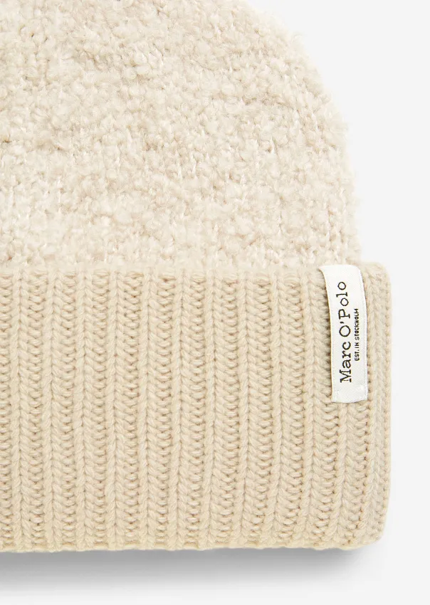 Шапка из смесовой шерсти