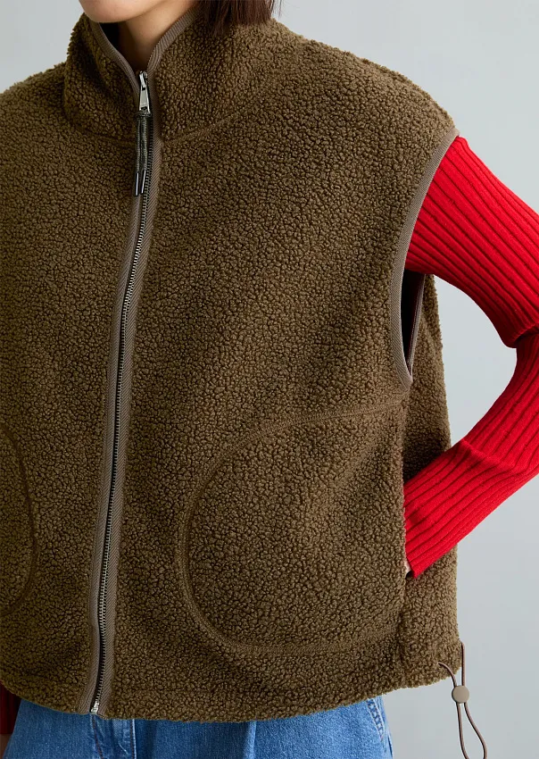 Жилет из искусственного меха тедди