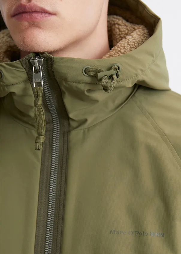 Парка с капюшоном