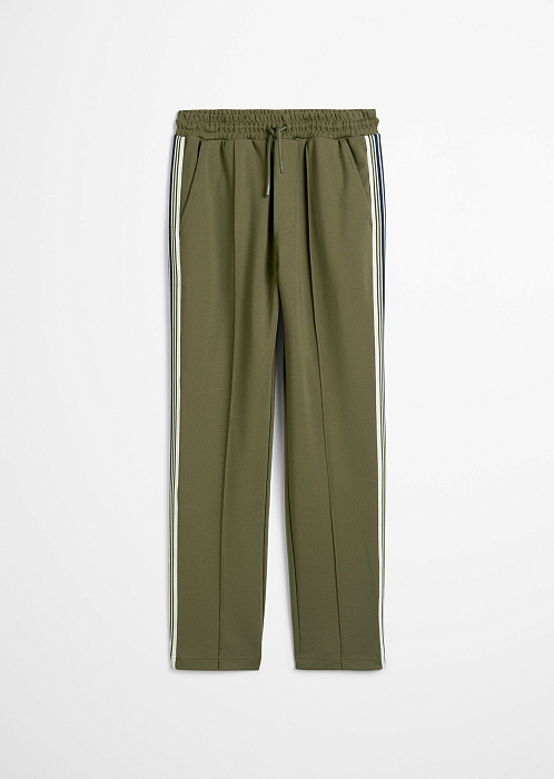 Темно-зеленый