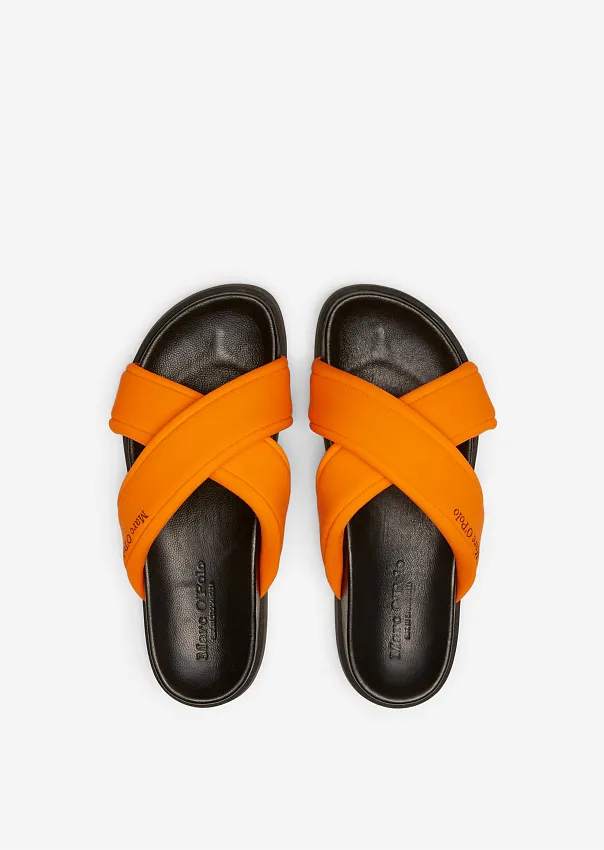 Шлепанцы из козьей кожи с мягкими ремешками из лайкры