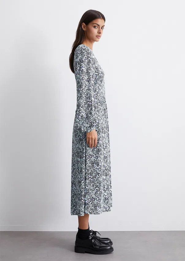 Платье из креповой вискозы