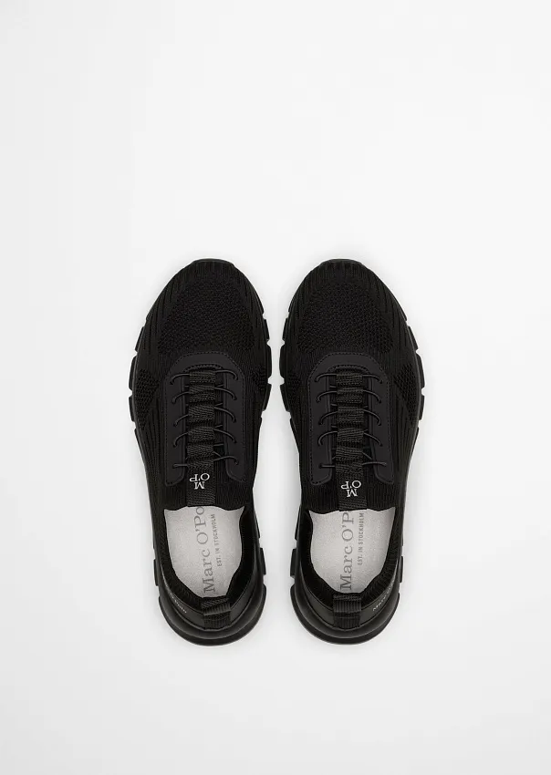 Кроссовки из переработанного полиэстера
