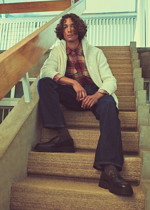 Темно-синий