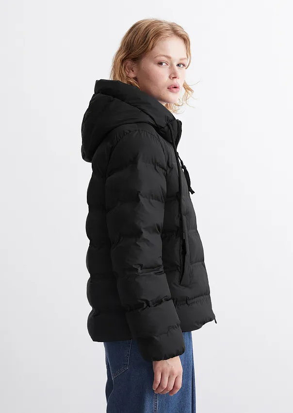 Куртка из переработанных материалов