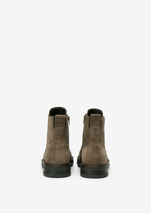 Замшевые ботинки на шнуровке