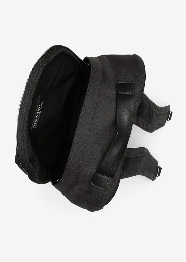 Рюкзак из переработанных материалов