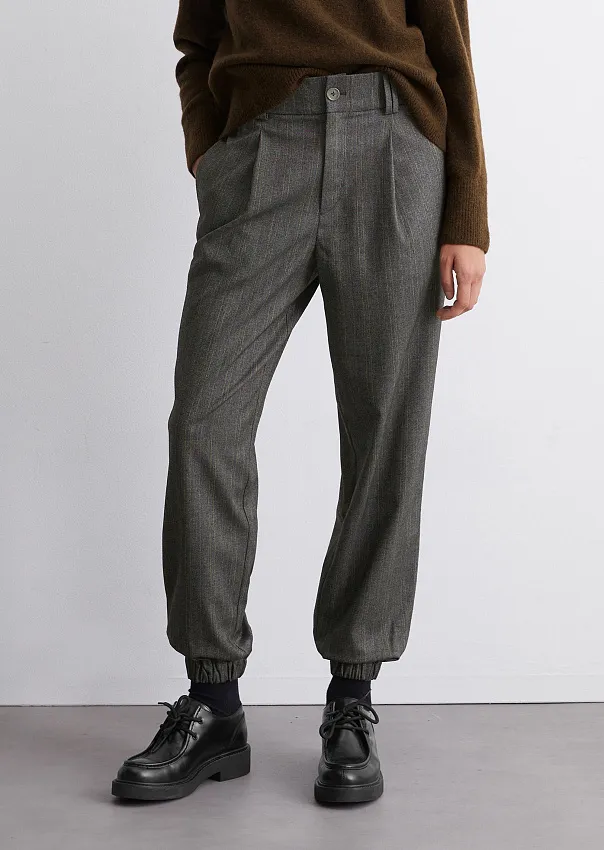 Брюки из переработанного полиэстера и вискозы