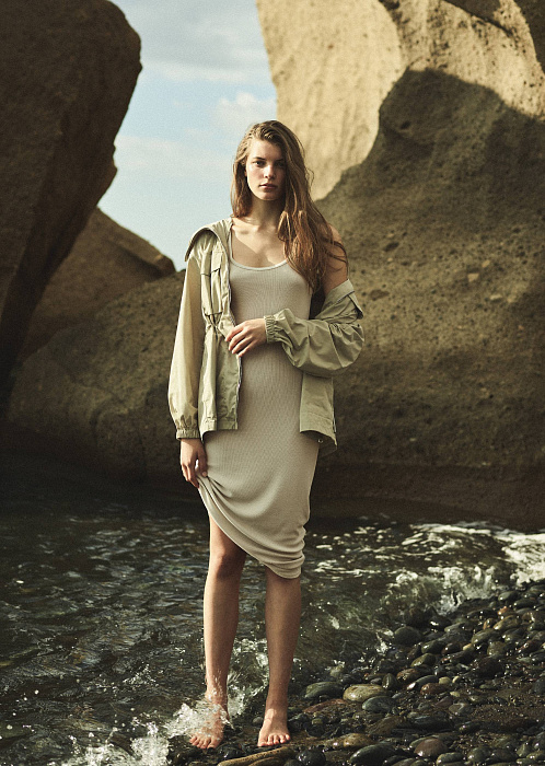 Бледно-зеленый