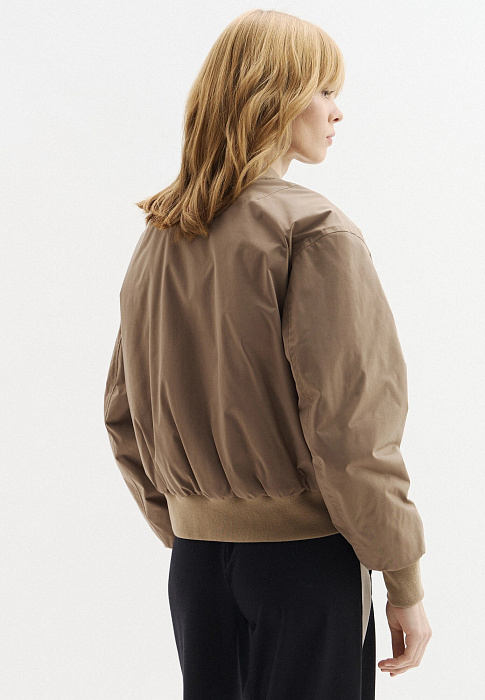 Бомбер с легким утеплителем