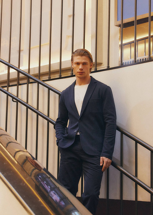 Темно-синий